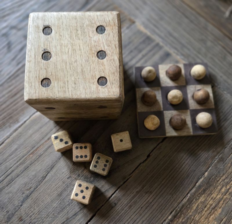 Spill-boks med 5 terninger